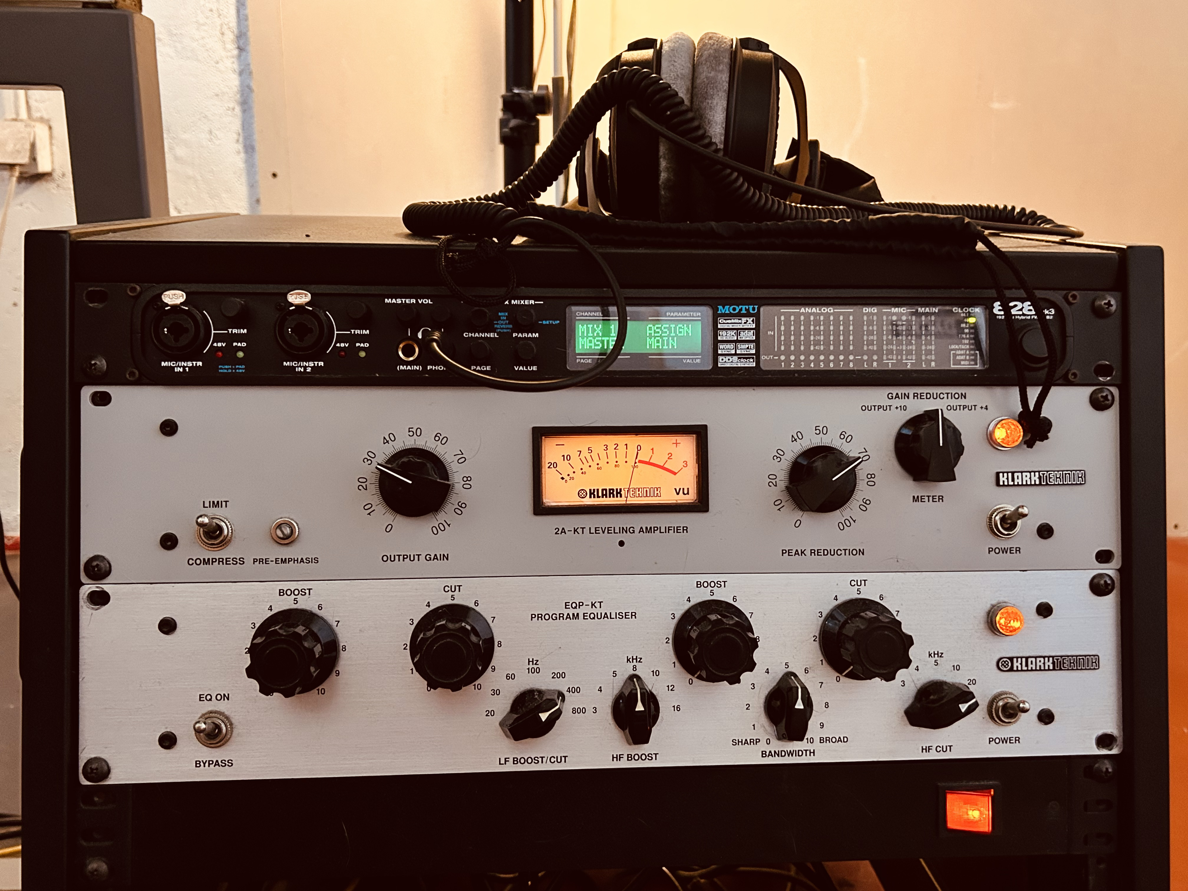 Cadena analógica — Klark Teknik EQP-KT y 2A-KT Leveling Amplifier